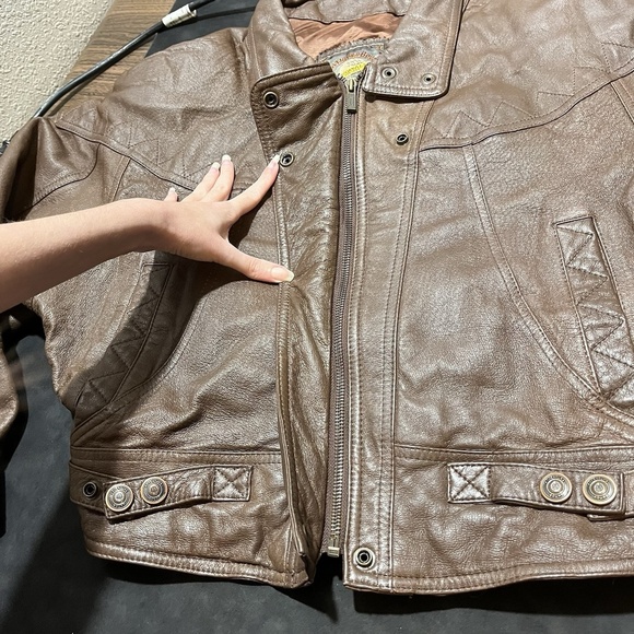 VTG Adventure Bound Wilsons Leather Bomber Jacket Distressed Aviator Moto Crop - Picture 10 of 16